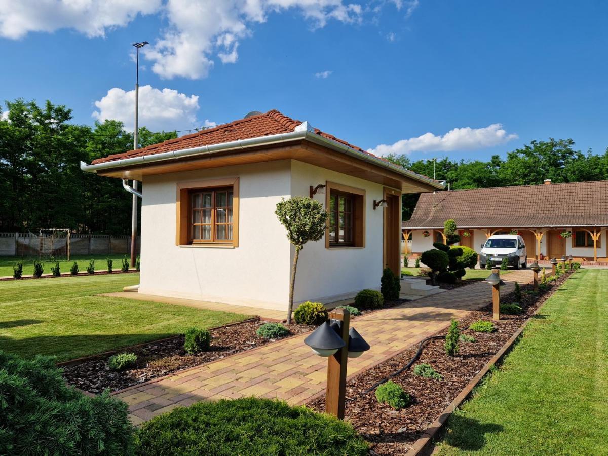 Csalánosi Vendégház Kecskemét Esterno foto